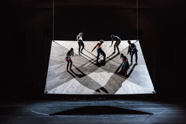 Yoann Bourgeois Art Company_He who falls_6 © Géraldine Aresteanu Low