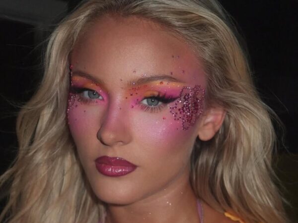 Glitter tattoos: Το Y2K beauty trend που βλέπουμε παντού φέτος στις συναυλίες