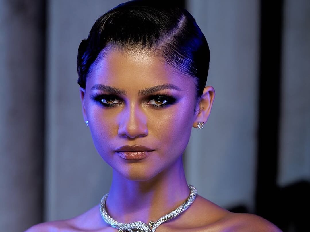 Helmet hair: Η νέα τάση στα μαλλιά που αντικαθιστά το sleek bun
