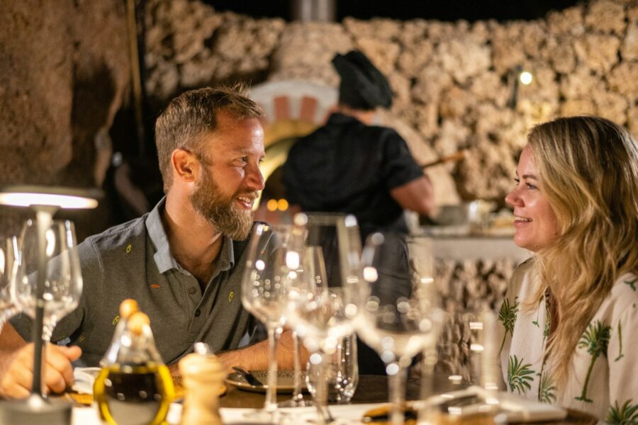 «Wildflowering»: Το dating trend που αλλάζει τα πάντα – Είναι το τέλος των κλασικών σχέσεων;