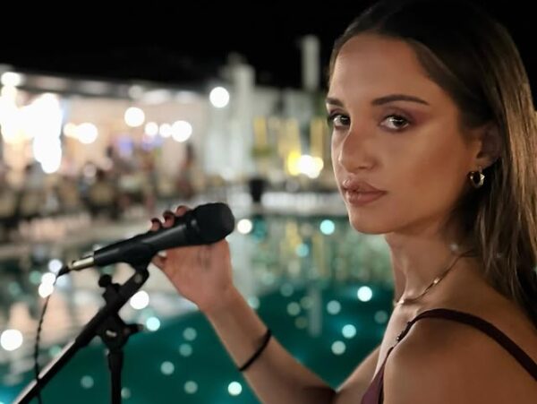 Η Αιμιλία Καναρέλη ανέβηκε στη σκηνή του The Voice of France