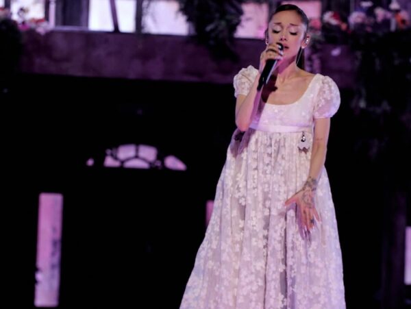 «Eternal Sunshine Tour»: Η Ariana Grande επέστρεψε και είναι πιο συγκλονιστική από ποτέ
