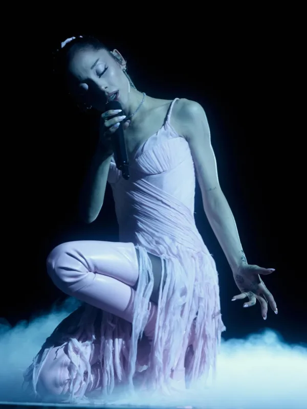 https://www.instagram.com/arianagrande/