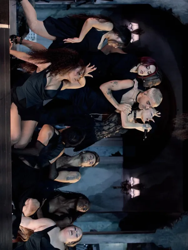 https://www.instagram.com/arianagrande/