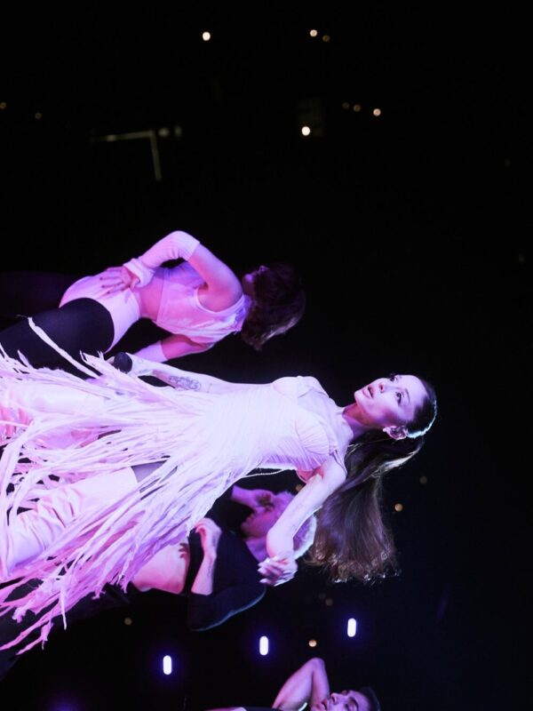 https://www.instagram.com/arianagrande/