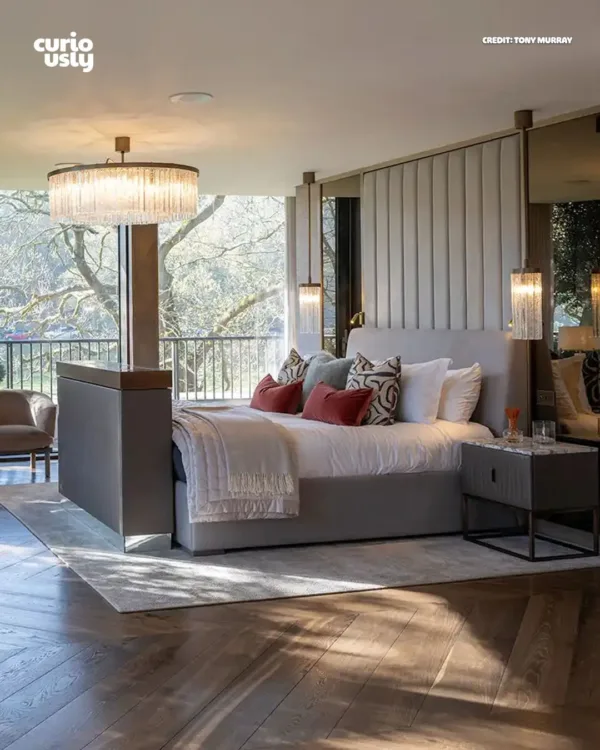 Η κρεβατοκάμαρα στο Hampstead Penthouse, το σπίτι όπου έζησε η Ariana Grande, διαθέτει πολυτελή διακόσμηση.