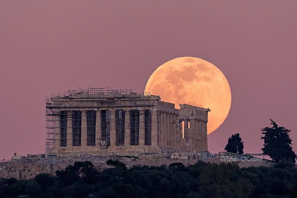 After office drinks; 7 rooftop bars της Αθήνας που πρέπει να επισκεφτείς αυτό το καλοκαίρι