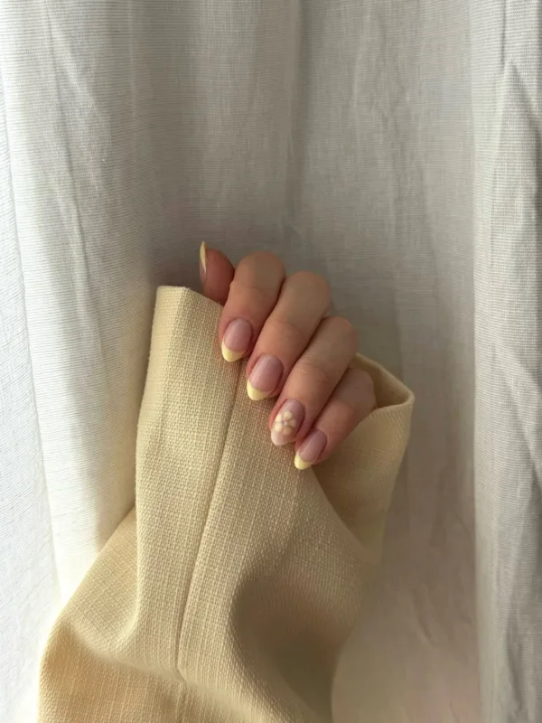 butter_yellow_nails_nixia
