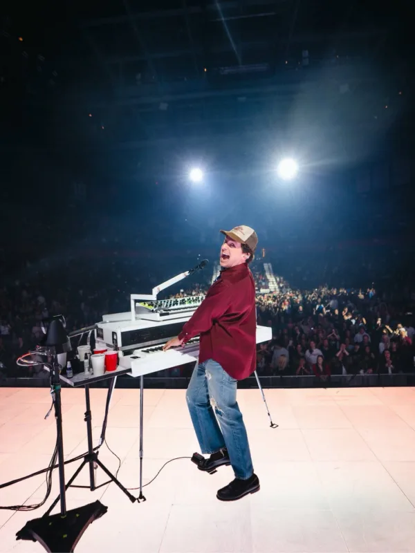https://www.instagram.com/charlieputh/