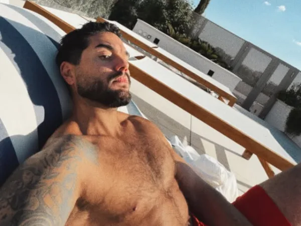 Ο Χρήστος Μάστορας χαλαρώνει μετά το παγκόσμιο tour με τις Μέλισσες, «ονειρεύεται ξυπνητός» στον ήλιο.