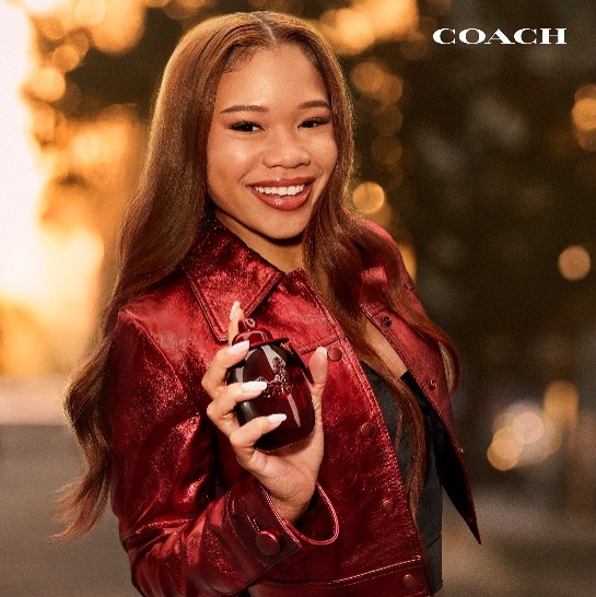 Coach Cherry: Το νέο άρωμα που «φοράει» την ενέργεια της Νέας Υόρκης