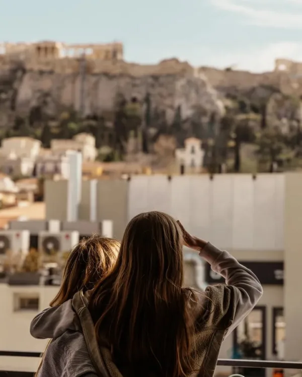 https://www.instagram.com/couleurlocaleathens