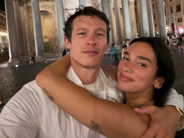 Dua Lipa – Callum Turner: Ρομαντικές στιγμές σε Ρώμη, Αμάλφι και Σικελία στο μήνα του μέλιτος