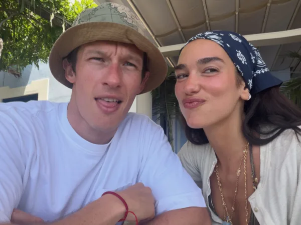 https://www.instagram.com/dualipa/