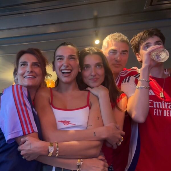 https://www.instagram.com/dualipa/