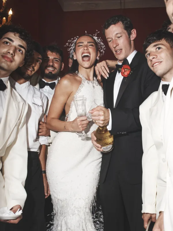 https://www.instagram.com/dualipa/