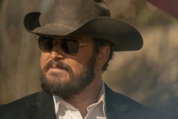Ο Cole Hauser ως Rip Wheeler στο «Yellowstone» δίνει την αίσθηση του cowboy mode, έτοιμος για τη δεύτερη σεζόν του «Dutton Ranch».