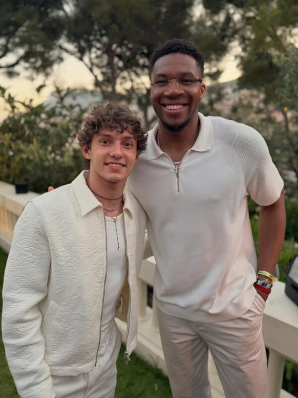 https://www.instagram.com/giannis_an34/