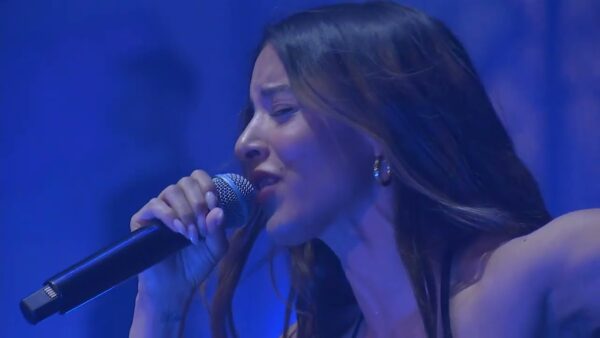Έναν χρόνο μετά, το εμβληματικό POP TOUR Live της Μαρίνας Σάττι ανεβαίνει στο YouTube
