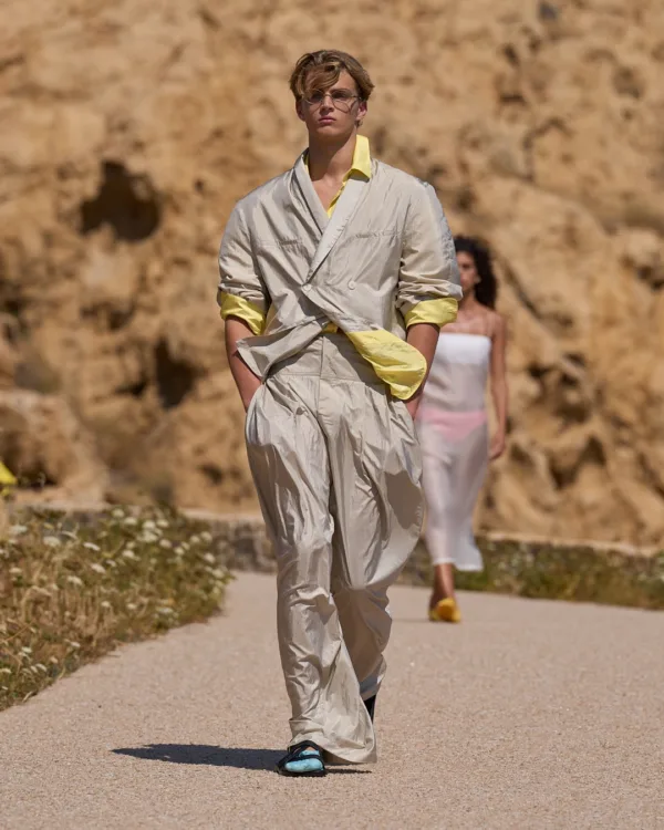 https://www.instagram.com/jacquemus/