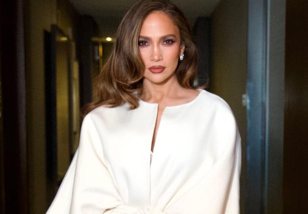 Sophisticated glam: Πώς να αντιγράψεις το signature μακιγιάζ της Jennifer Lopez