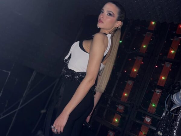Piratecore: Το «σκοτεινό» fashion trend που έφερε η Κατερίνα Λιόλιου στη σκηνή των Mad VMA 2026