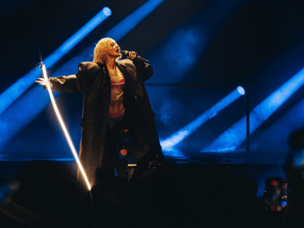 MAD VMA 2026 από την ΔΕΗ: Η Lila με ένα act γεμάτο ενέργεια με «Poios na sou to pei» και «Dopamini»