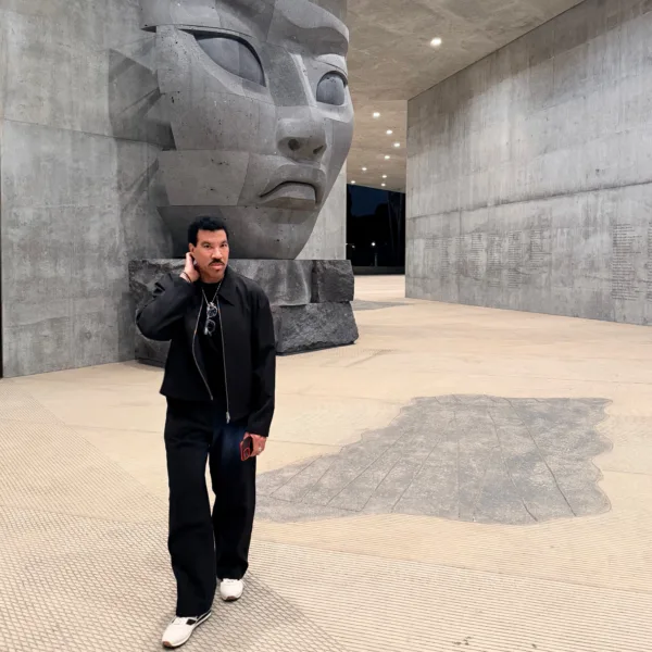 https://www.instagram.com/lionelrichie/