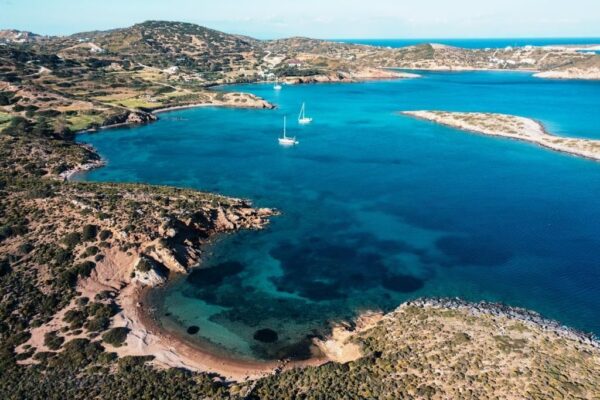 Ποιο ελληνικό νησί μπήκε στη λίστα των Times και κερδίζει όσους αναζητούν ήρεμες διακοπές;