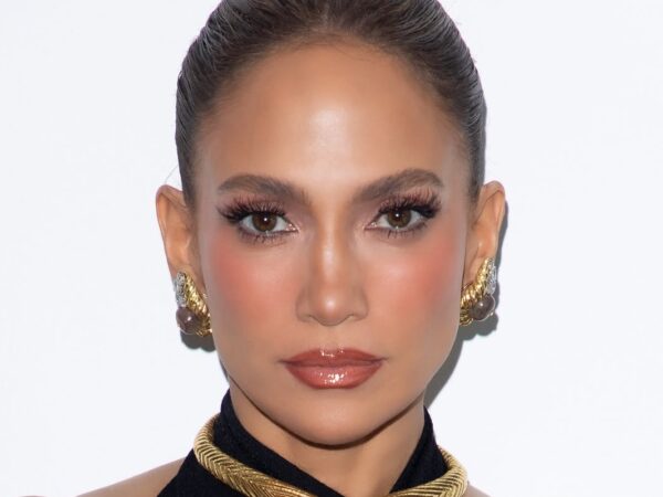 Jennifer Lopez: Η hot σκηνή στο «Office Romance» που έγινε talk of the town