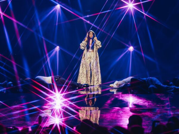 Η Μαρίνα Σπανού «μάγεψε» στα MAD VMA 2026 από την ΔΕΗ με ένα ξεχωριστό καλοκαιρινό medley