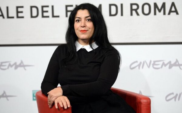 Marjane Satrapi: Η γυναίκα που ζωγράφισε την ελευθερία, πέθανε από βαθιά θλίψη