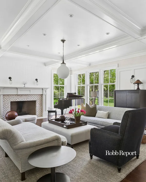 https://www.instagram.com/robbreport/