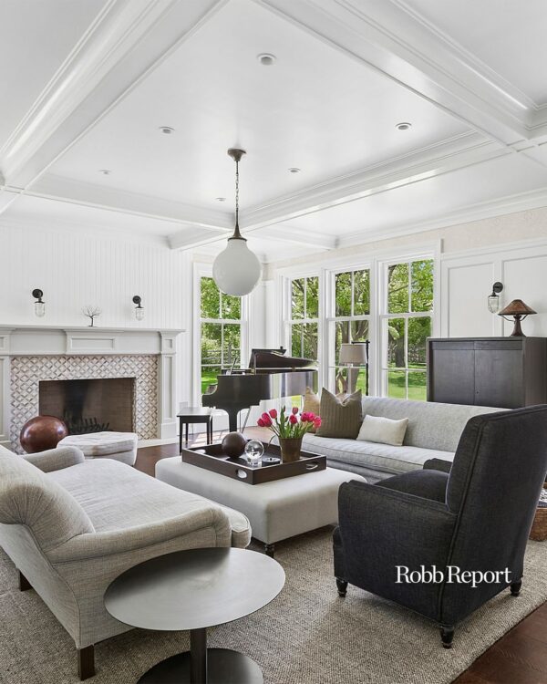 https://www.instagram.com/robbreport/
