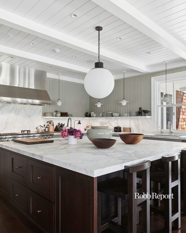 https://www.instagram.com/robbreport/