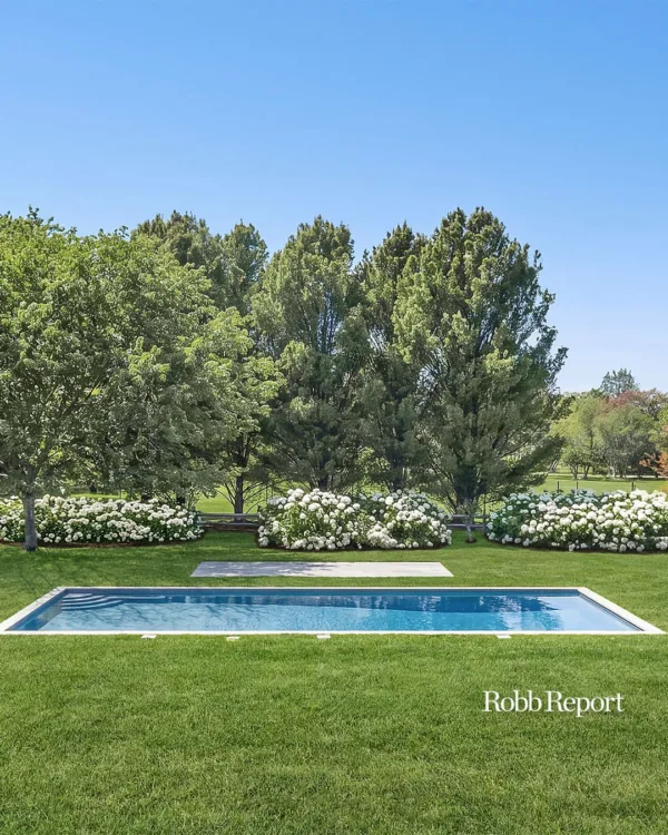 https://www.instagram.com/robbreport/