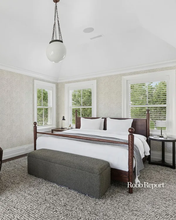 https://www.instagram.com/robbreport/