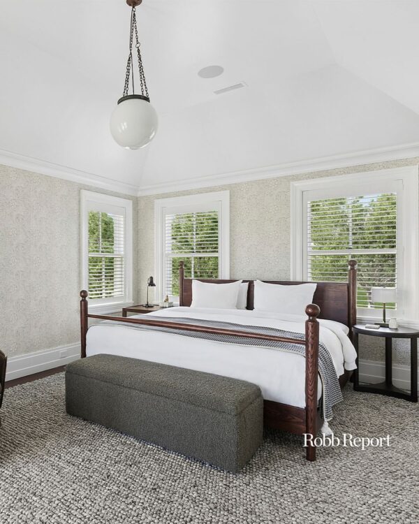 https://www.instagram.com/robbreport/