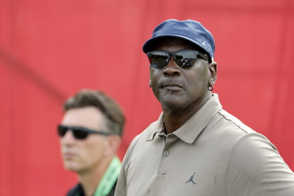 Ο Michael Jordan απολαμβάνει το απόλυτο καλοκαίρι στη Μύκονο – Χαλαρές στιγμές με τη σύζυγό του
