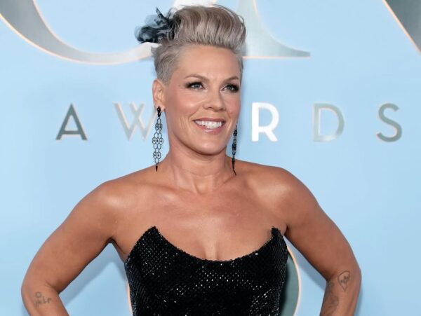 Η Pink «πέταξε» πάνω από το Broadway -Το φαντασμαγορικό show στα Tony Awards