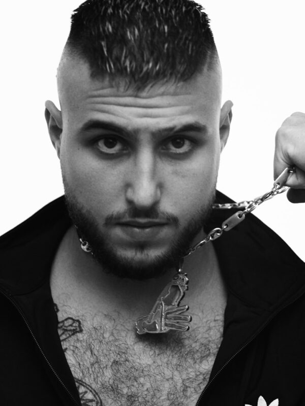Ο Mad Clip με το χαρακτηριστικό του κολιέ, υποψήφιος για το «Καλύτερο Album» στα Mad VMA 2026.
