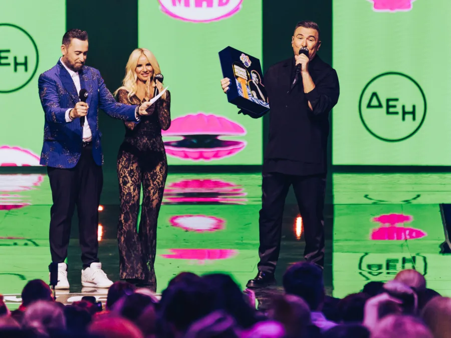 Ο Αντώνης Ρέμος τιμάται στα Mad VMA 2026 από την ΔΕΗ για τα 30 χρόνια της πορείας του στη μουσική σκηνή.