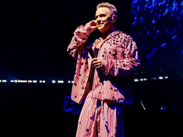 Robbie Williams και Gary Barlow: Η επανένωση στη σκηνή μετά από μια δεκαετία
