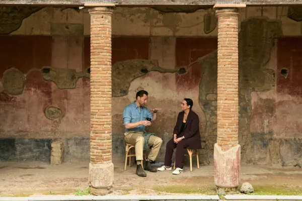 Host and Executive Producer Tom Hiddleston chats with Dr. Sarita Robinson, behind-the-scenes of Pompeii: Out of Time with Tom Hiddleston. (National Geographic/Paolo Verzone)