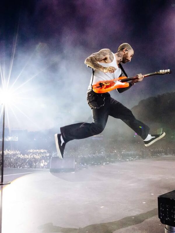 https://www.instagram.com/adamlevine/