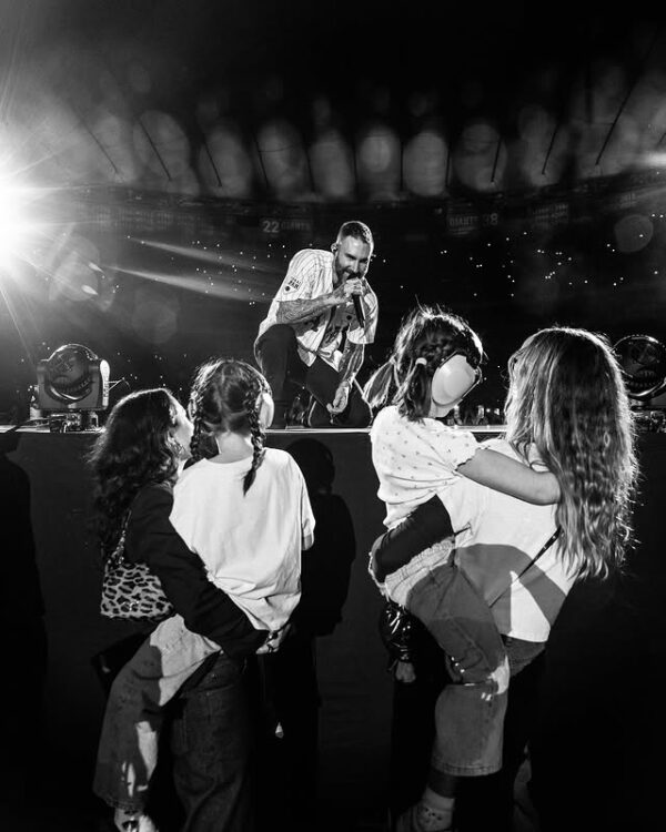 https://www.instagram.com/adamlevine/