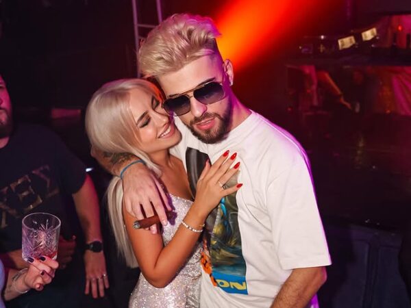 Η πιο απίθανη σύμπτωση: Justin και Hailey Bieber στο ίδιο σκάφος με Αλεξία Κεφαλά και FΥ