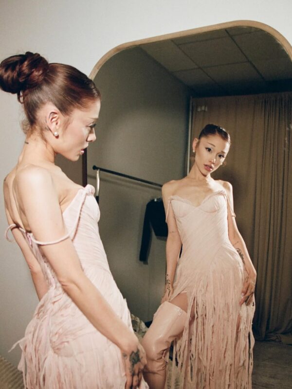 https://www.instagram.com/arianagrande/