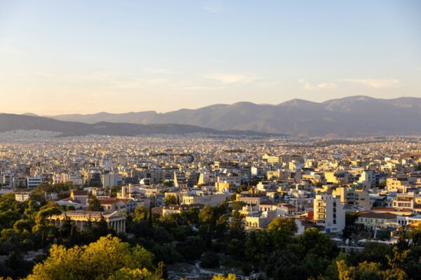 Τι να δεις όταν η Αθήνα αδειάζει και μένεις στην πόλη – 5 μαγικές βόλτες χωρίς την πολυκοσμία