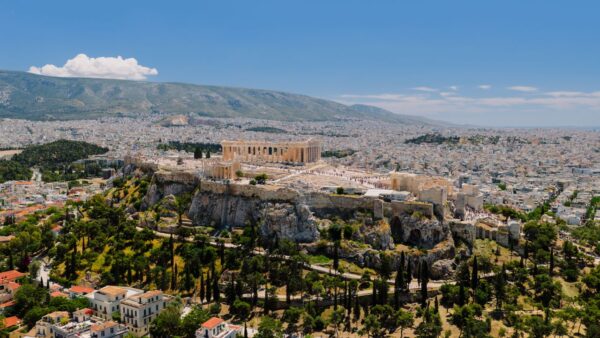 Η Αθήνα φοράει τα καλοκαιρινά της: 4 σημεία που μοιάζουν με μικρή απόδραση